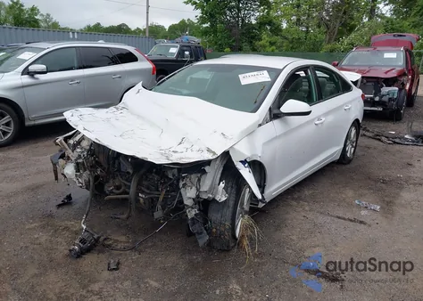 2017 Hyundai Sonata z USA, uszkodzony, nr VIN 5NPE24AF4HH527886